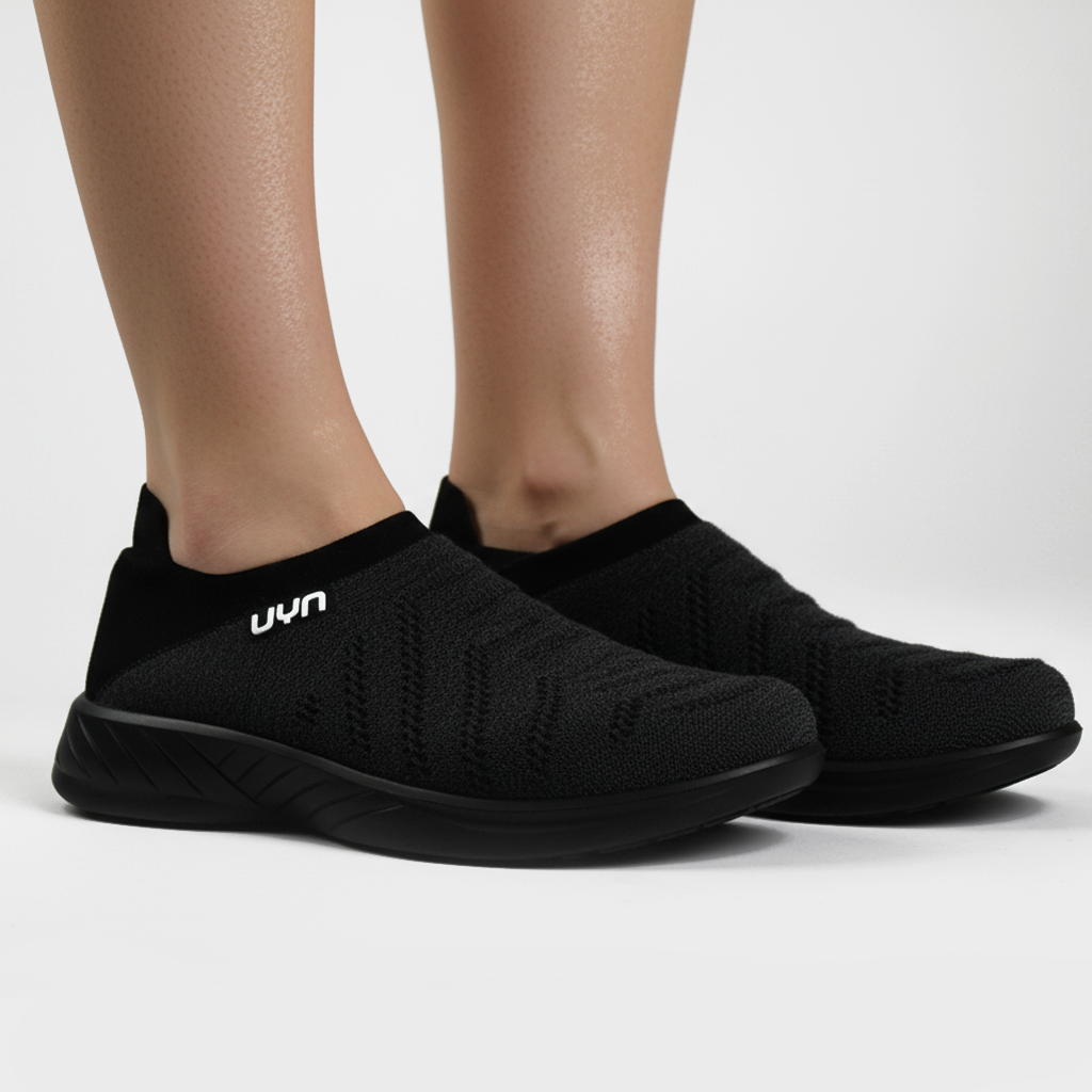 Sneaker UYN nera con lacci elastici