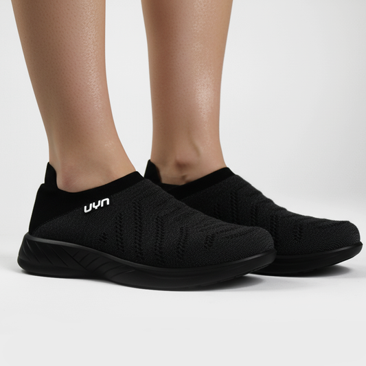 Sneaker UYN nera con lacci elastici